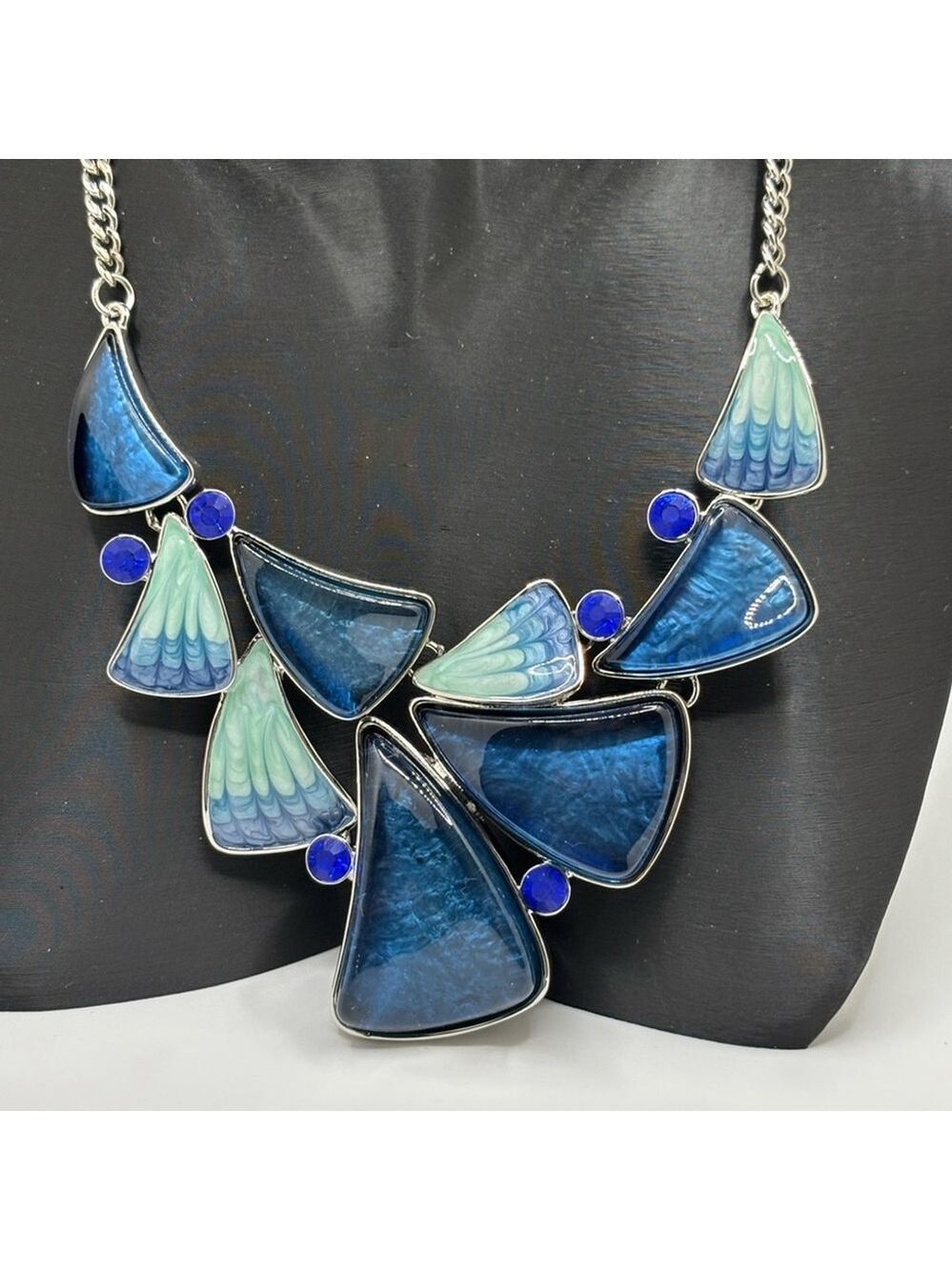 Elegant Blue and Silver Necklace and Earring Set - Picture 5 of 6